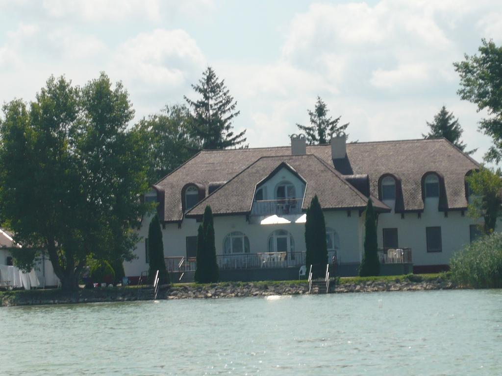 Aranyhid Hotel Balatonboglár Exteriör bild